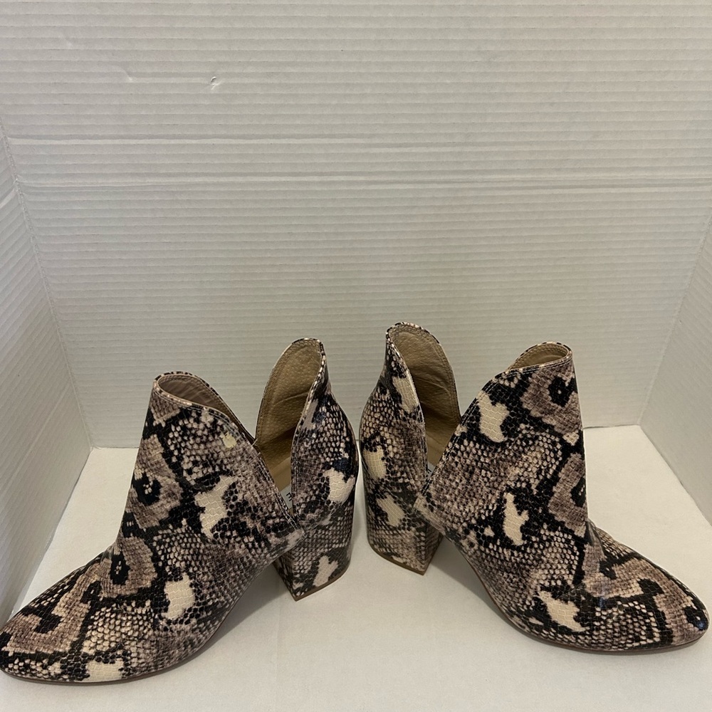 Steve Madden Snakeskin Pattern Ankle Booties size 10 M women. Block Heel. OBO - Picture 8 of 14